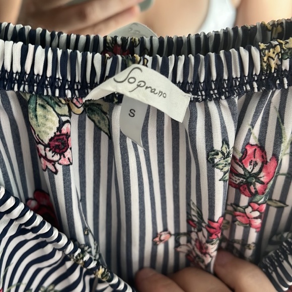 Floral off the shoulder dress - Picture 4 of 7